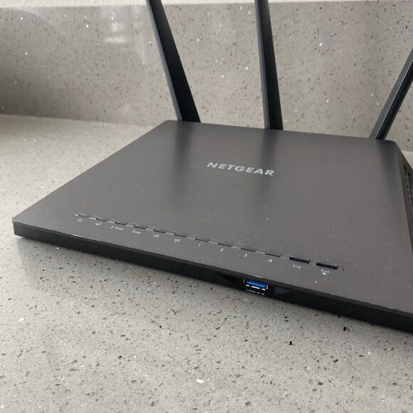NETGEAR Nighthawk AC2300 R7000P Smart WiFi Router Tested - Picture 3 of 10